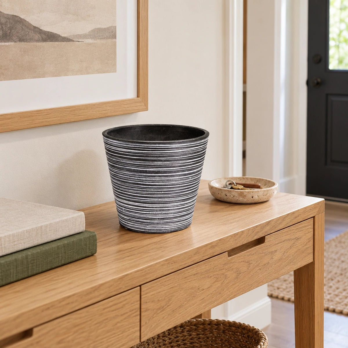 Black and White Engraved Pot 17cm — gallery image
