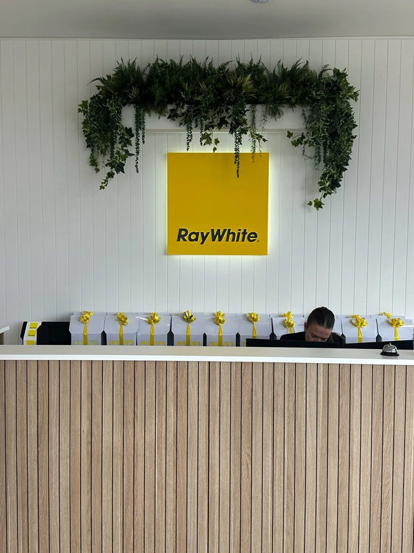 White Tipped Hanging Artificial Ivy Bush - 100cm — gallery image 6